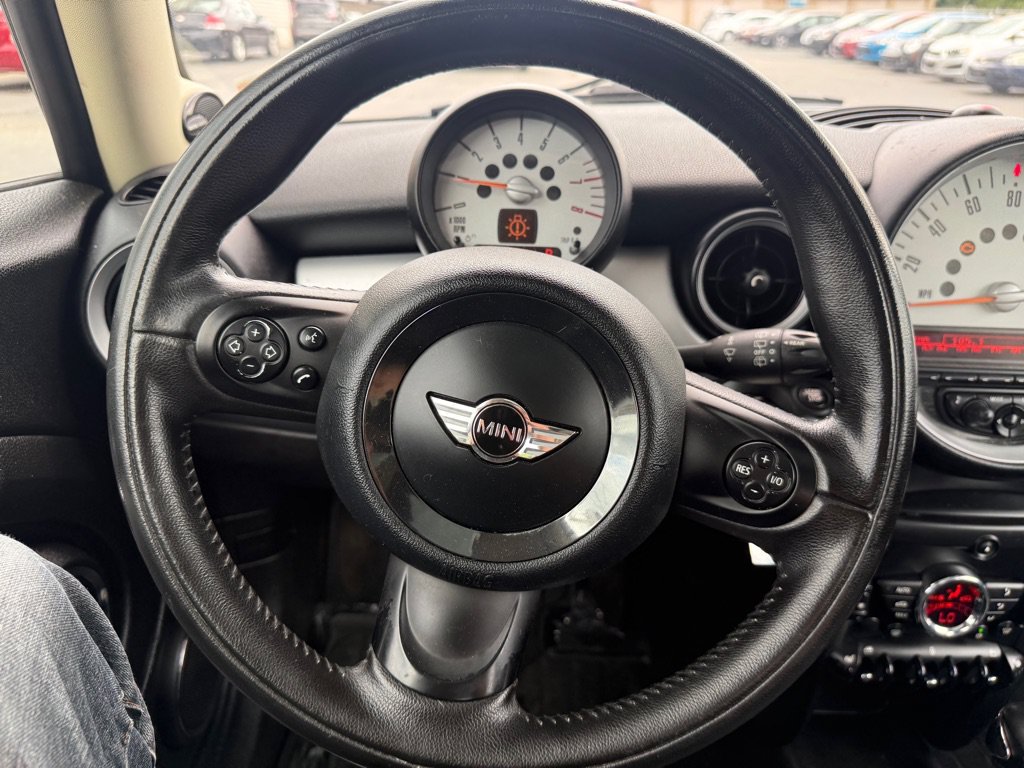 Used 2011 MINI Cooper Hardtop FWD image 12