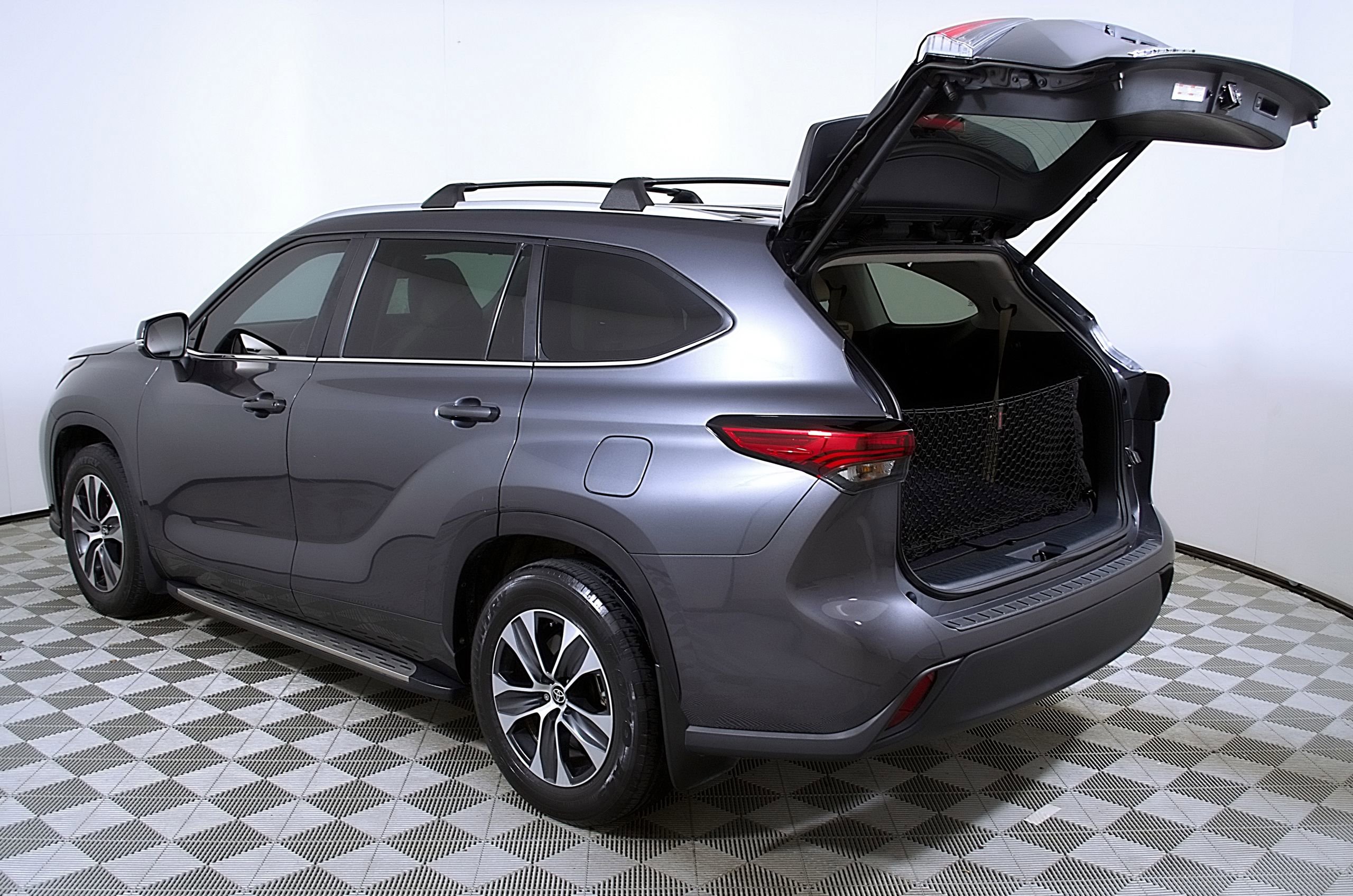 Used 2023 Toyota Highlander XLE image 10