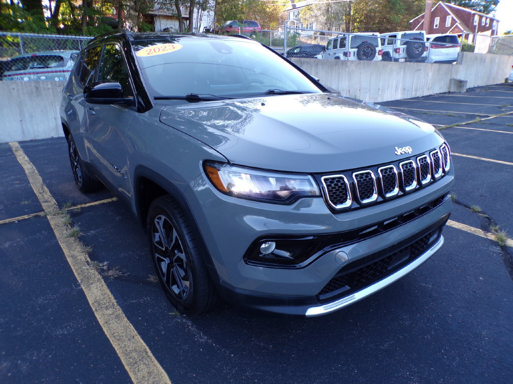 Used 2023 Jeep Compass Limited AWD/4WD image 3