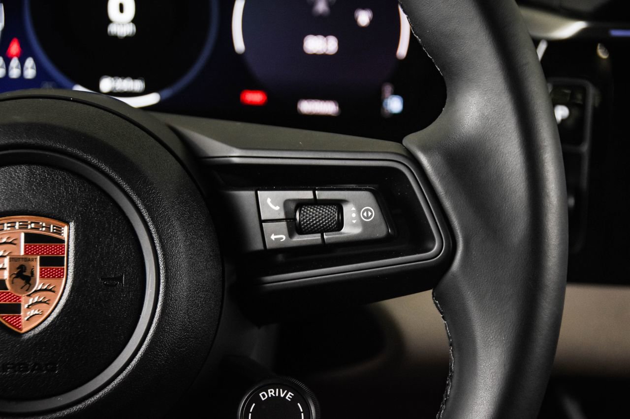 Certified 2025 Porsche Macan Electric image 16