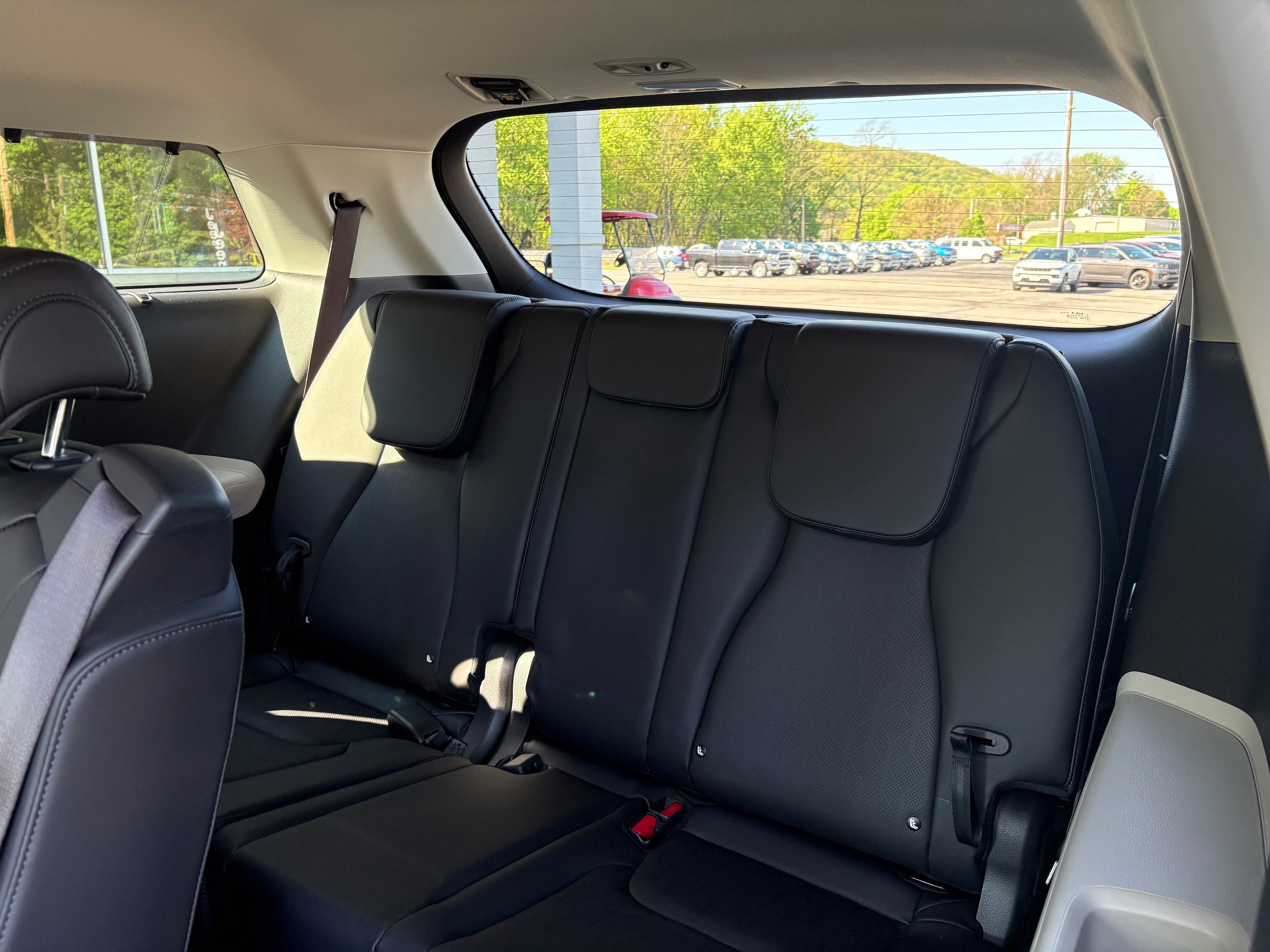Used 2024 Kia Carnival EX FWD image 13