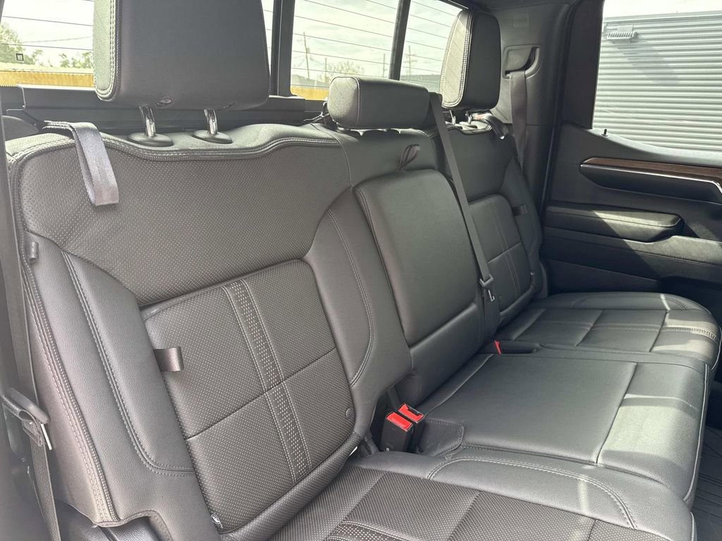 Used 2023 Chevrolet Silverado 1500 High Country image 14