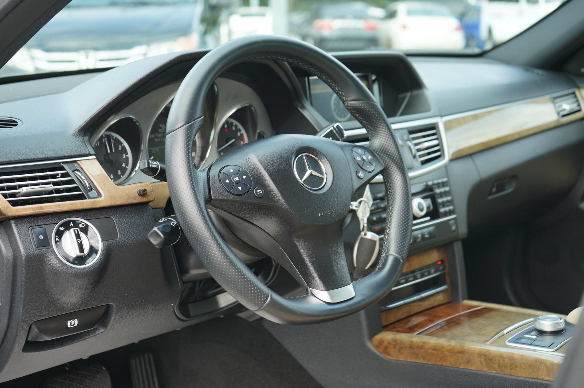Used 2011 Mercedes-Benz E 350 4MATIC Sedan image 12