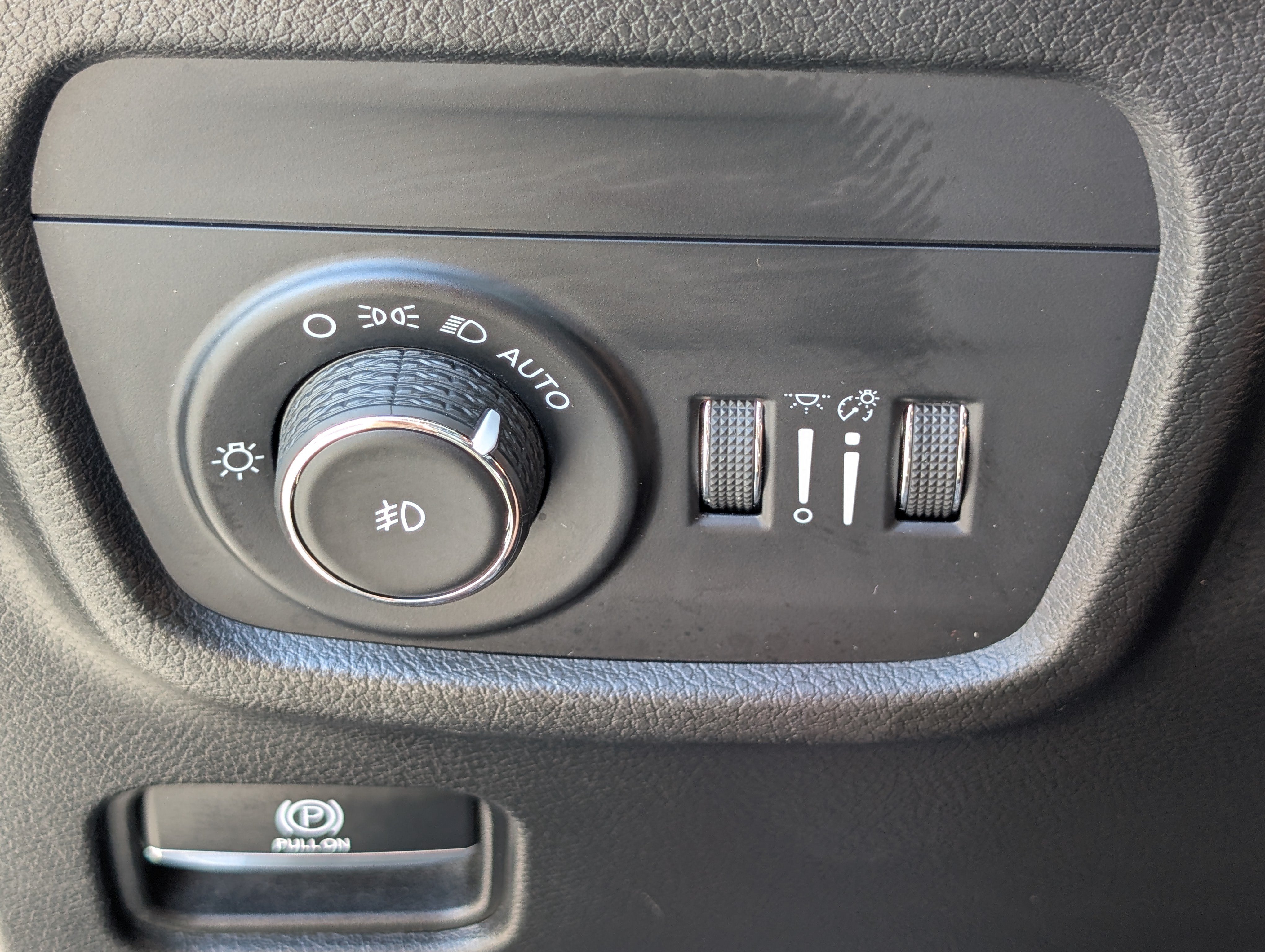 Used 2022 Jeep Grand Cherokee Overland w/ Luxury Tech Group IV AWD/4WD image 25
