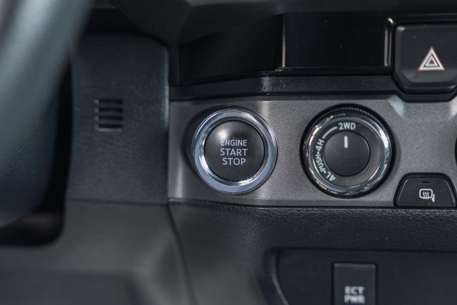 Used 2018 Toyota Tacoma TRD Off-Road w/ Four Season Floor Mat Package AWD/4WD image 27