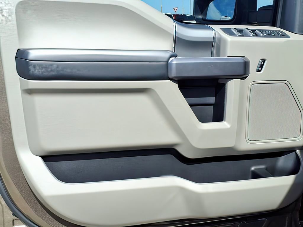 Used 2022 Ford F250 XLT w/ XLT Premium Package image 21