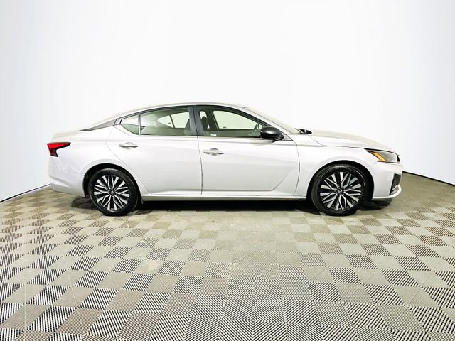 Used 2024 Nissan Altima 2.5 SV image 9