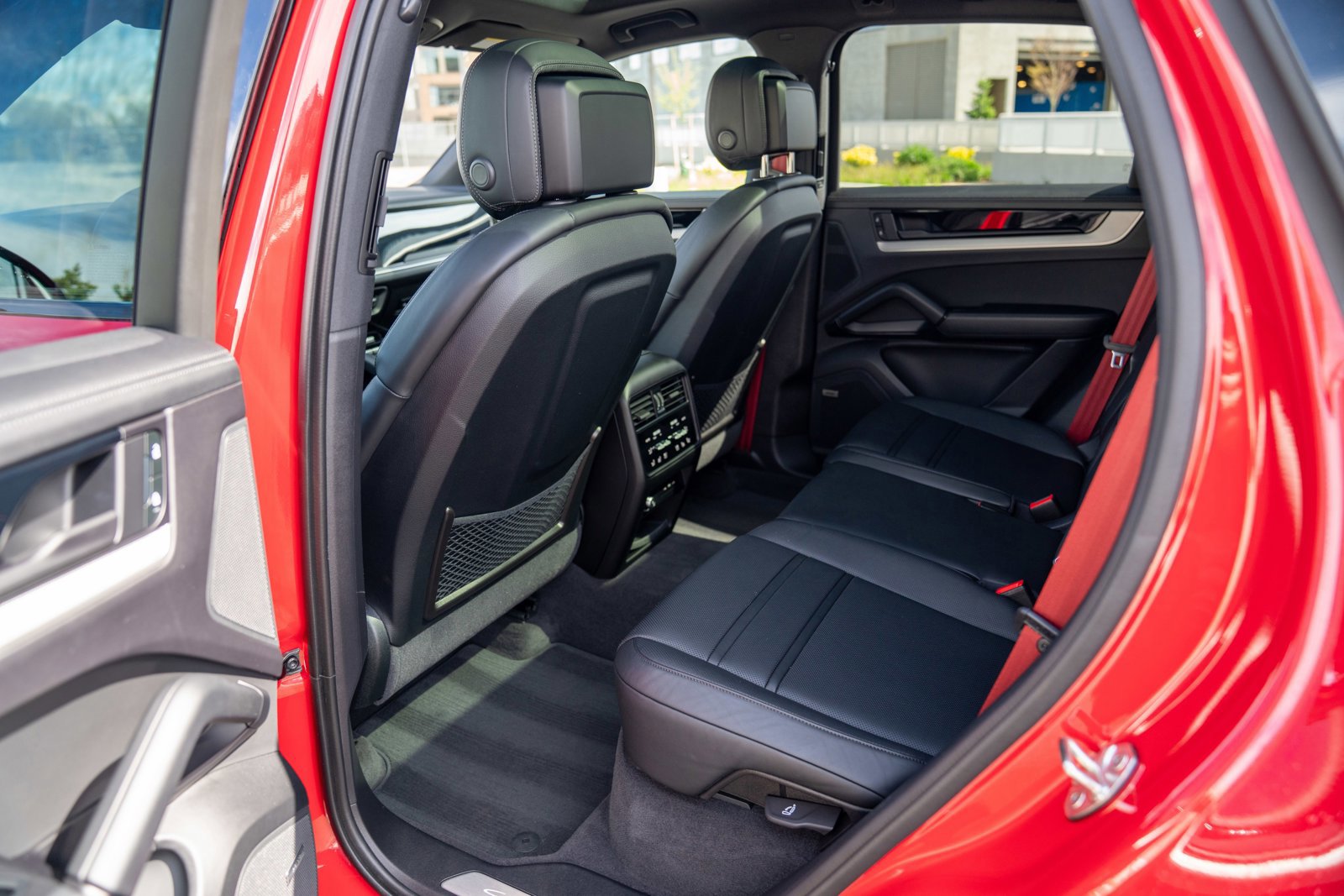 Certified 2025 Porsche Cayenne E-Hybrid AWD/4WD image 23