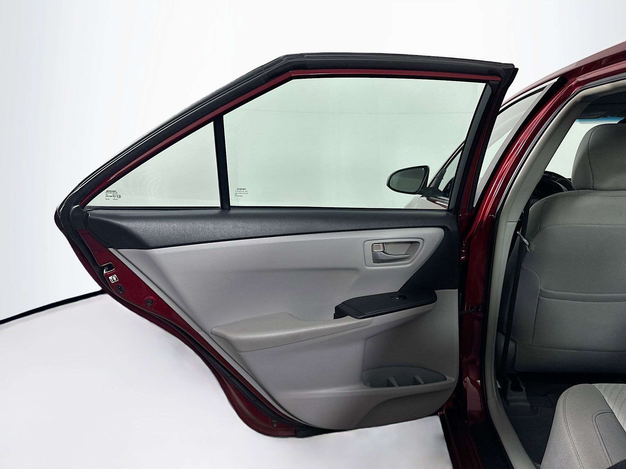 Used 2015 Toyota Camry LE image 25