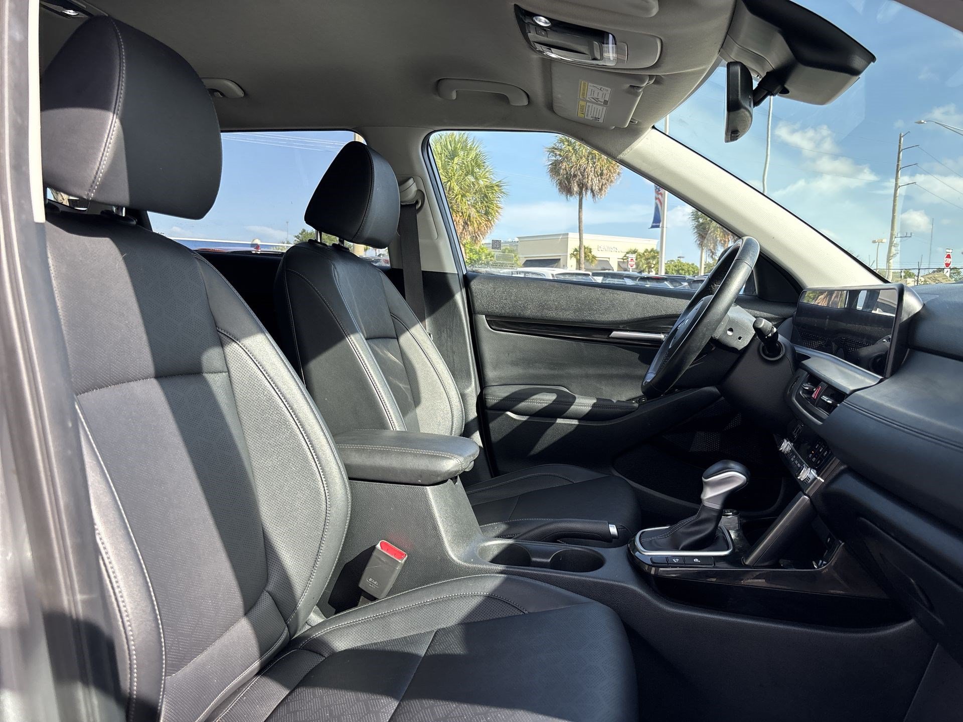 Used 2024 Kia Seltos EX FWD image 23