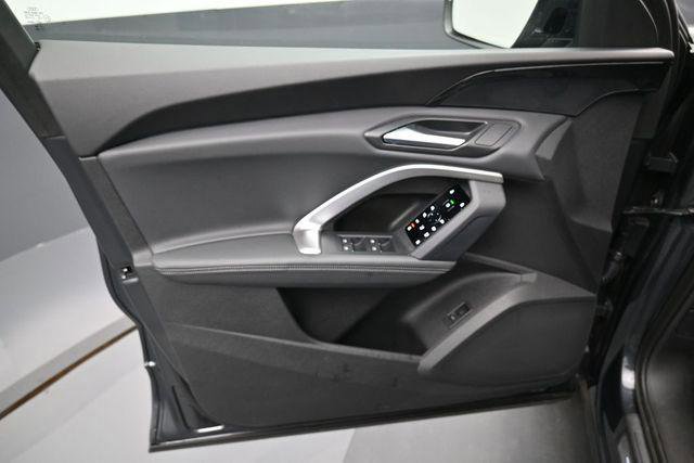 Used 2025 Audi Q5 Premium w/ Convenience Package AWD/4WD image 11