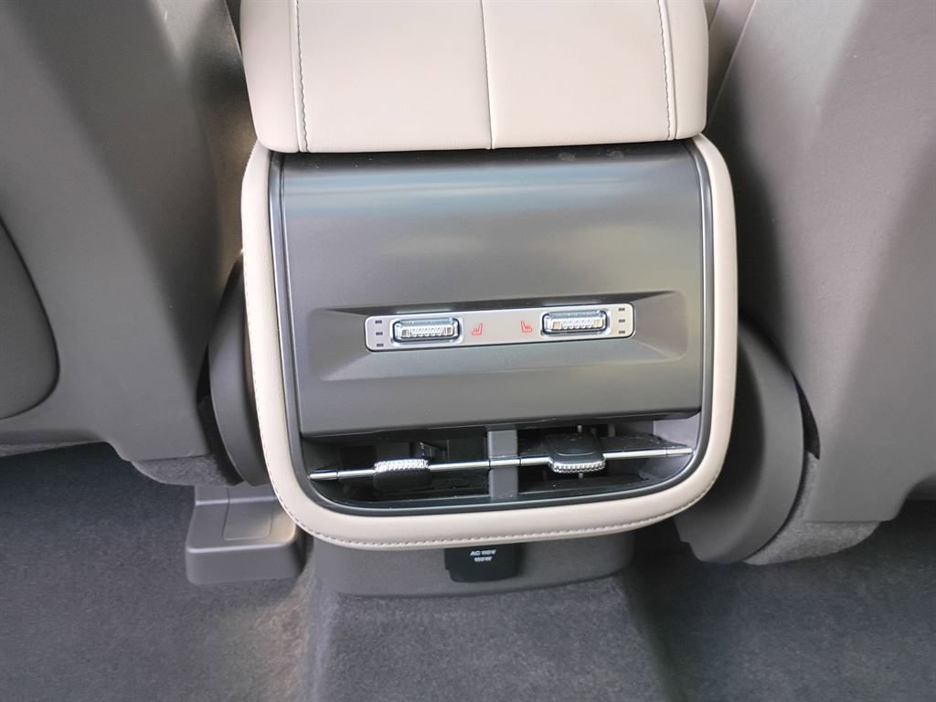 Used 2024 Lincoln Nautilus Reserve w/ Equipment Group 202A AWD/4WD image 8