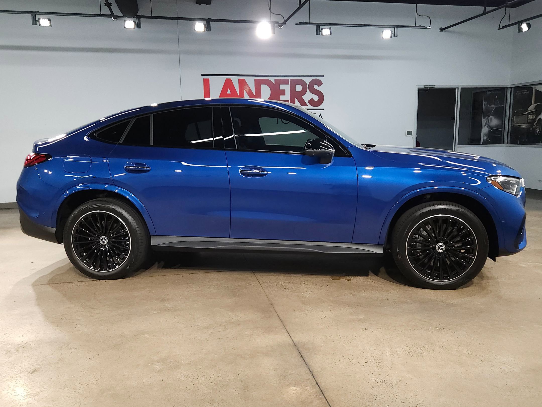 Used 2025 Mercedes-Benz GLC 300 4MATIC image 8