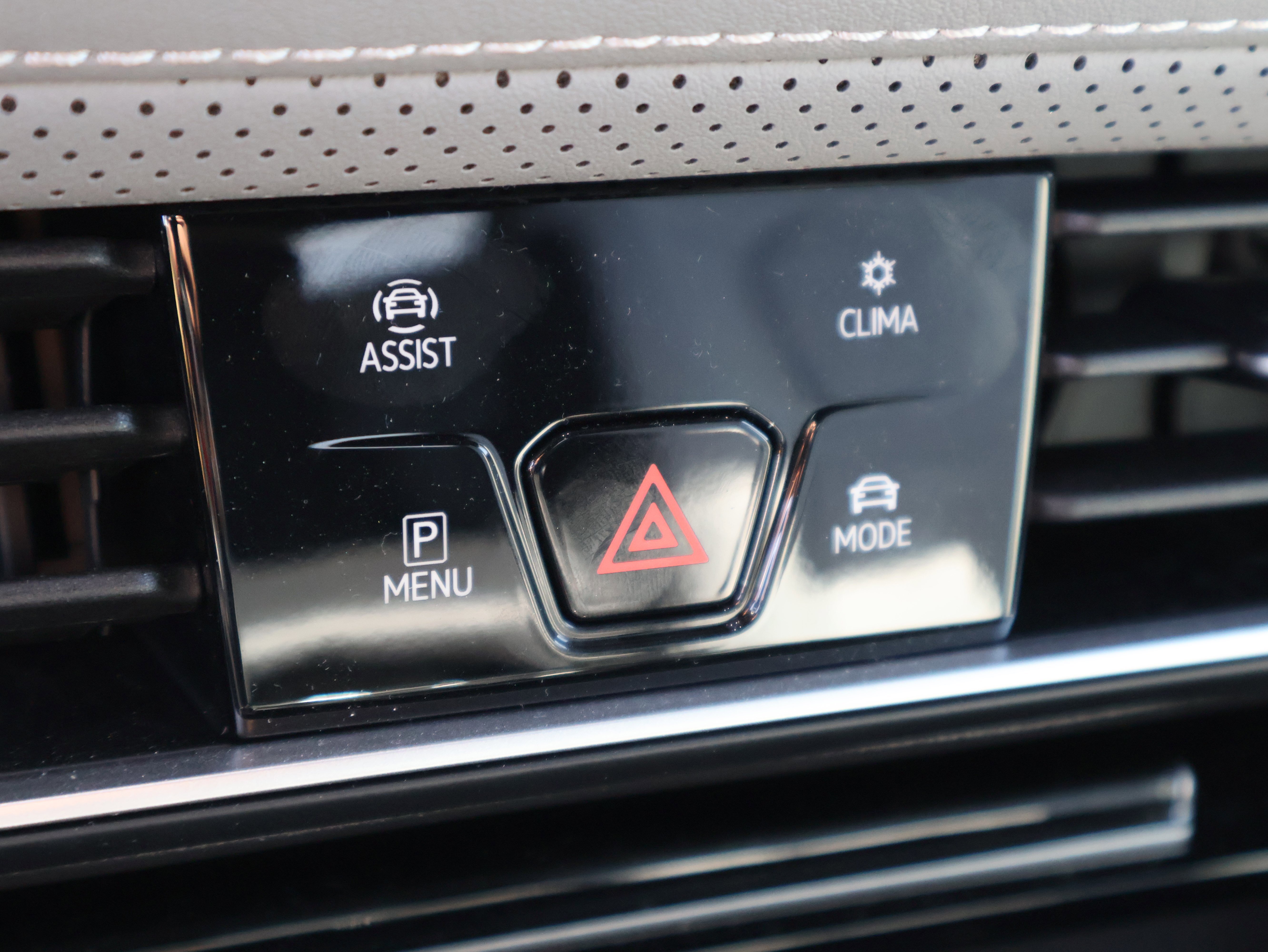 Used 2025 Volkswagen Atlas Cross Sport SEL R-Line AWD/4WD image 37