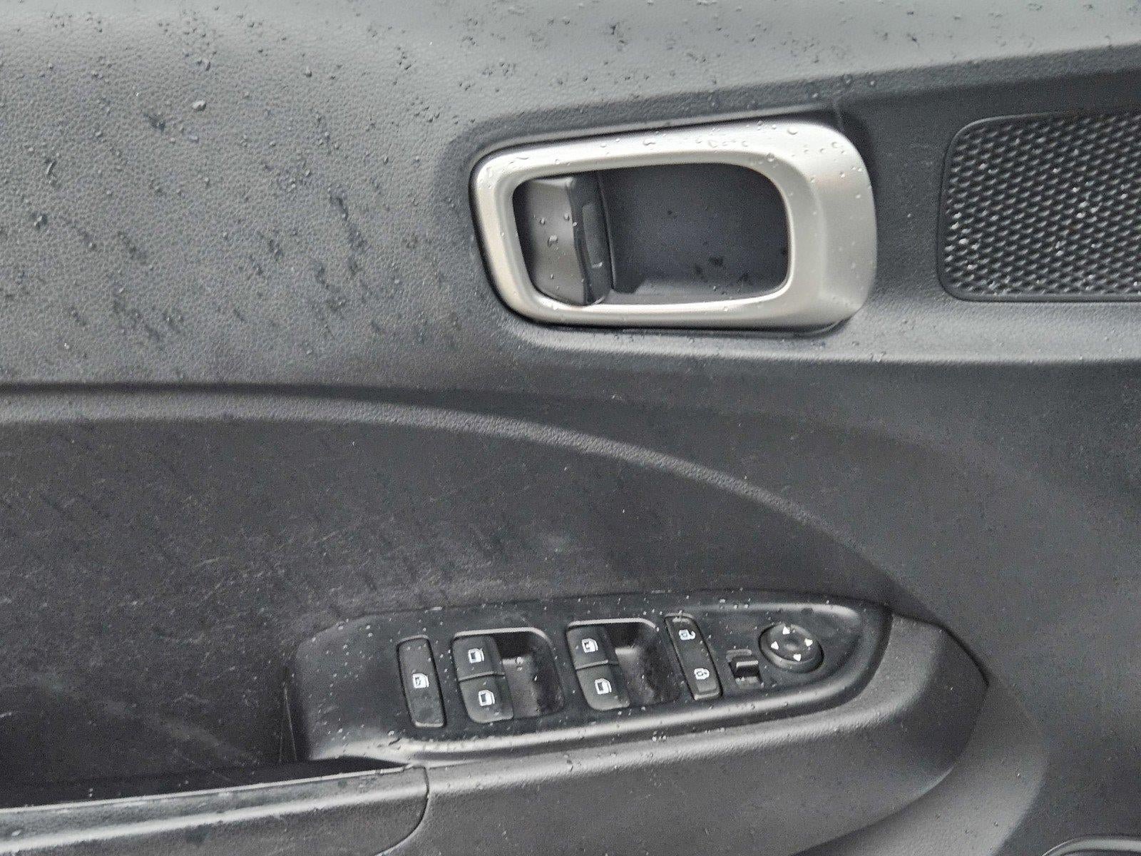 Used 2021 Hyundai Venue SE FWD image 12