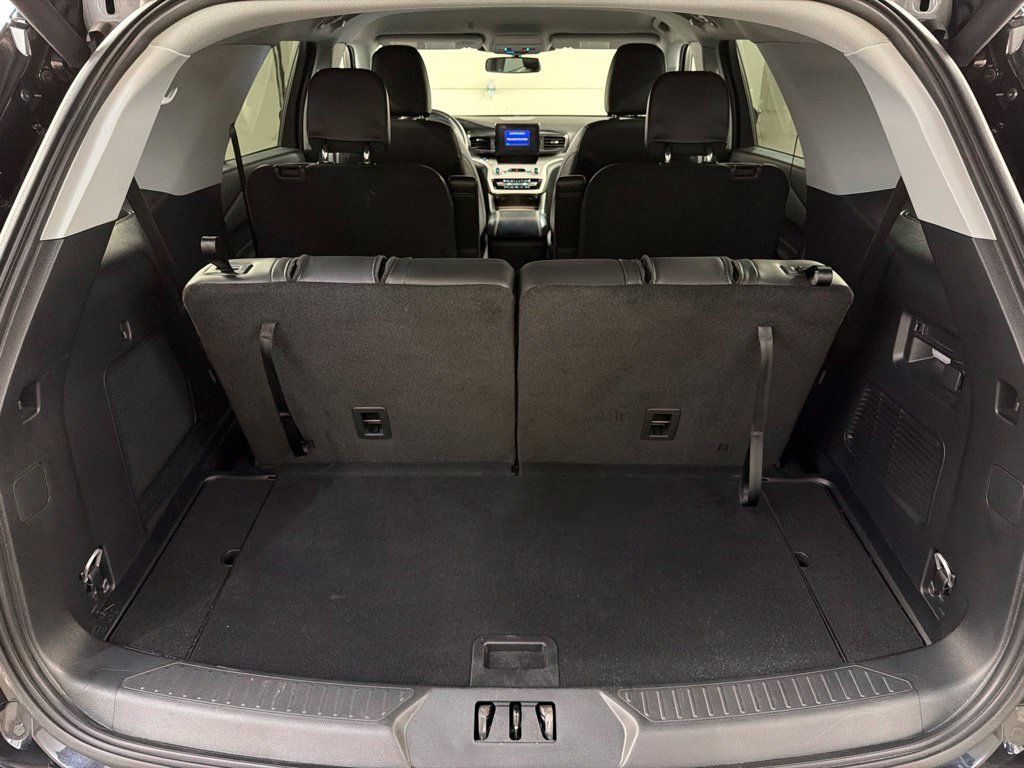 Used 2024 Ford Explorer XLT w/ Equipment Group 202A AWD/4WD image 36