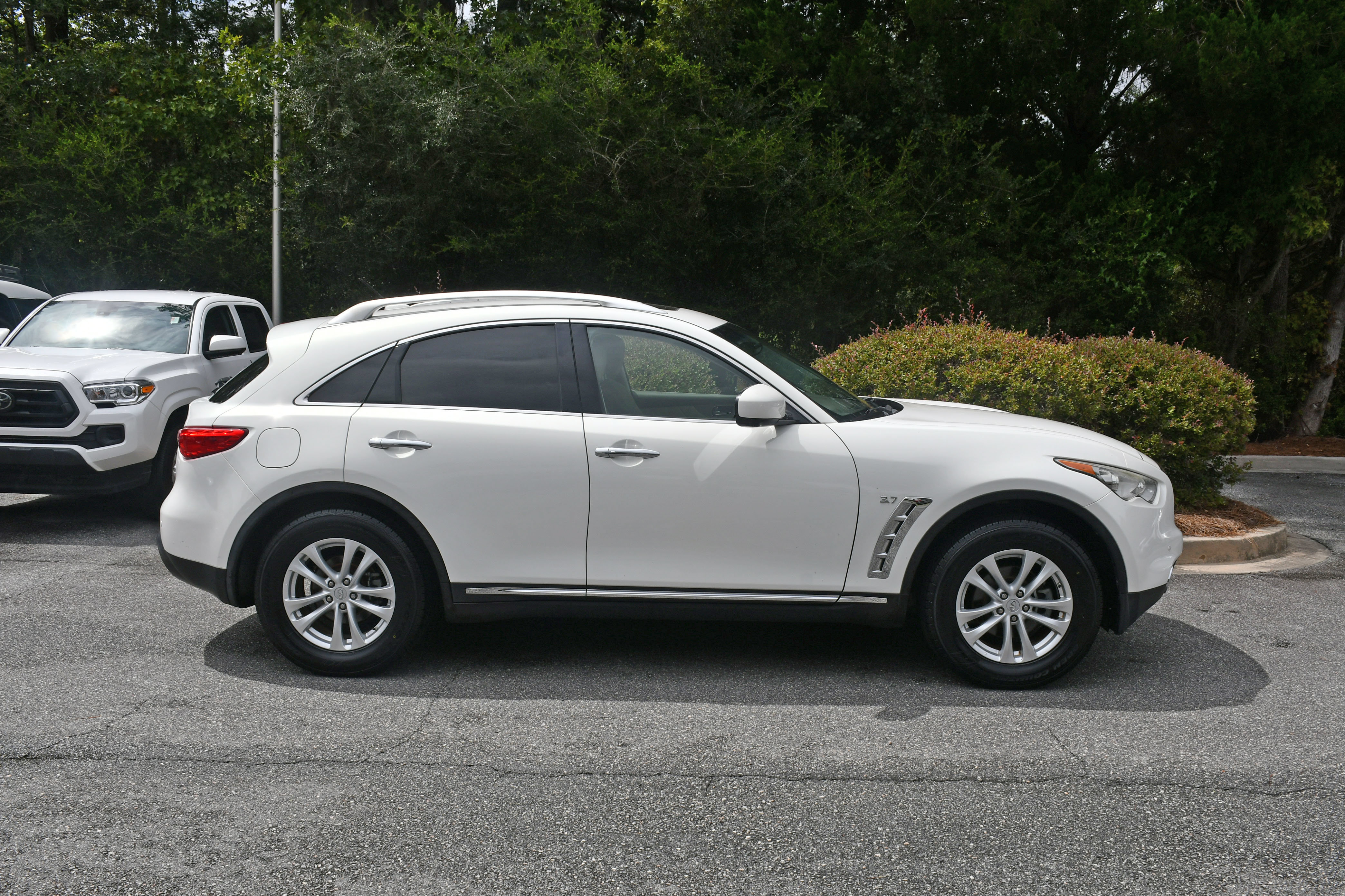 Used 2015 INFINITI QX70 AWD w/ Premium Package image 5