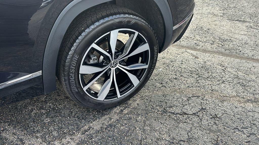 Used 2025 Volkswagen Atlas Cross Sport SEL Premium R-Line image 9