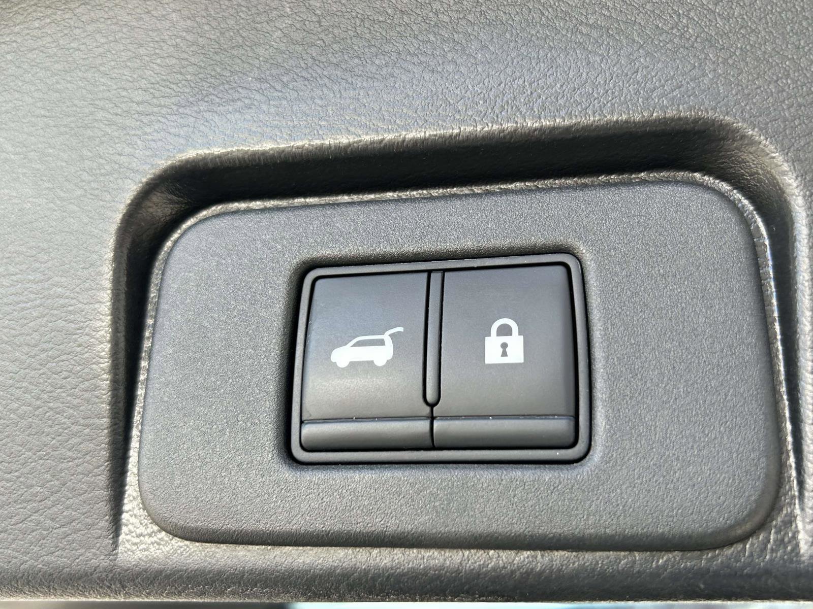 Used 2021 Nissan Rogue SL w/ Premium Package image 18