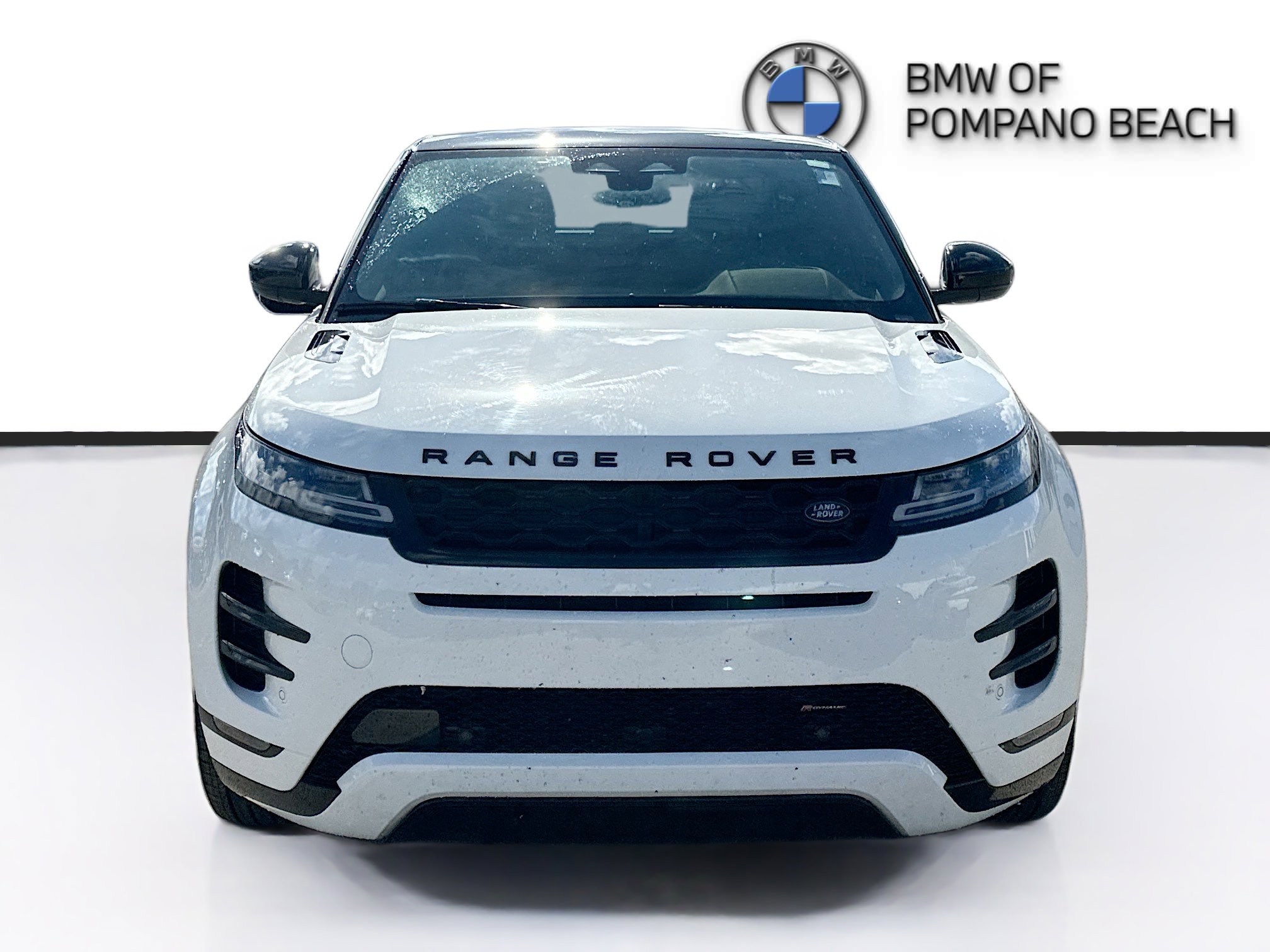 Used 2022 Land Rover Range Rover Evoque R-Dynamic SE image 2