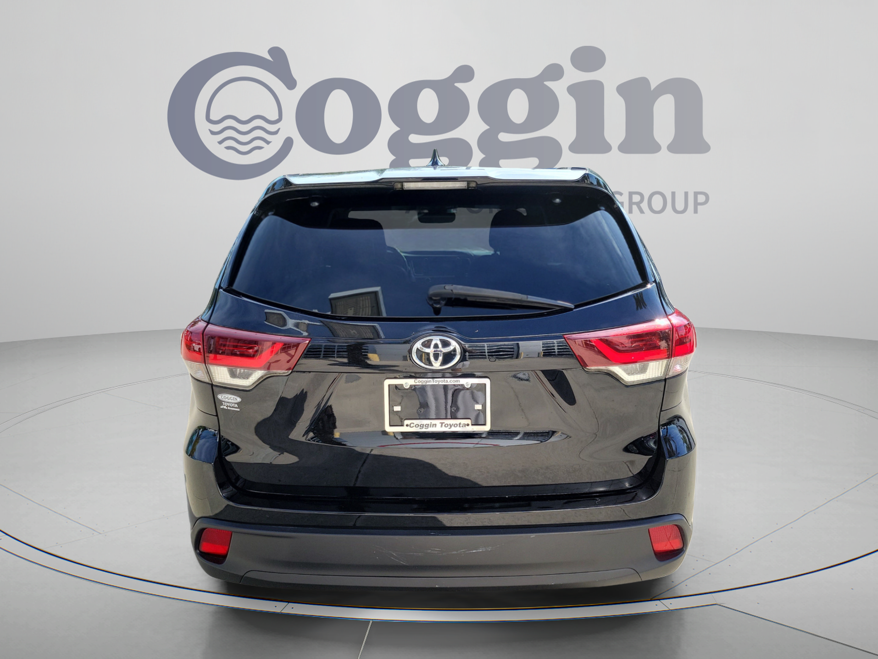 Used 2019 Toyota Highlander SE FWD image 3