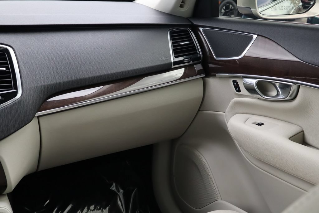 Used 2016 Volvo XC90 T6 Momentum w/ Momentum Plus Package AWD/4WD image 30
