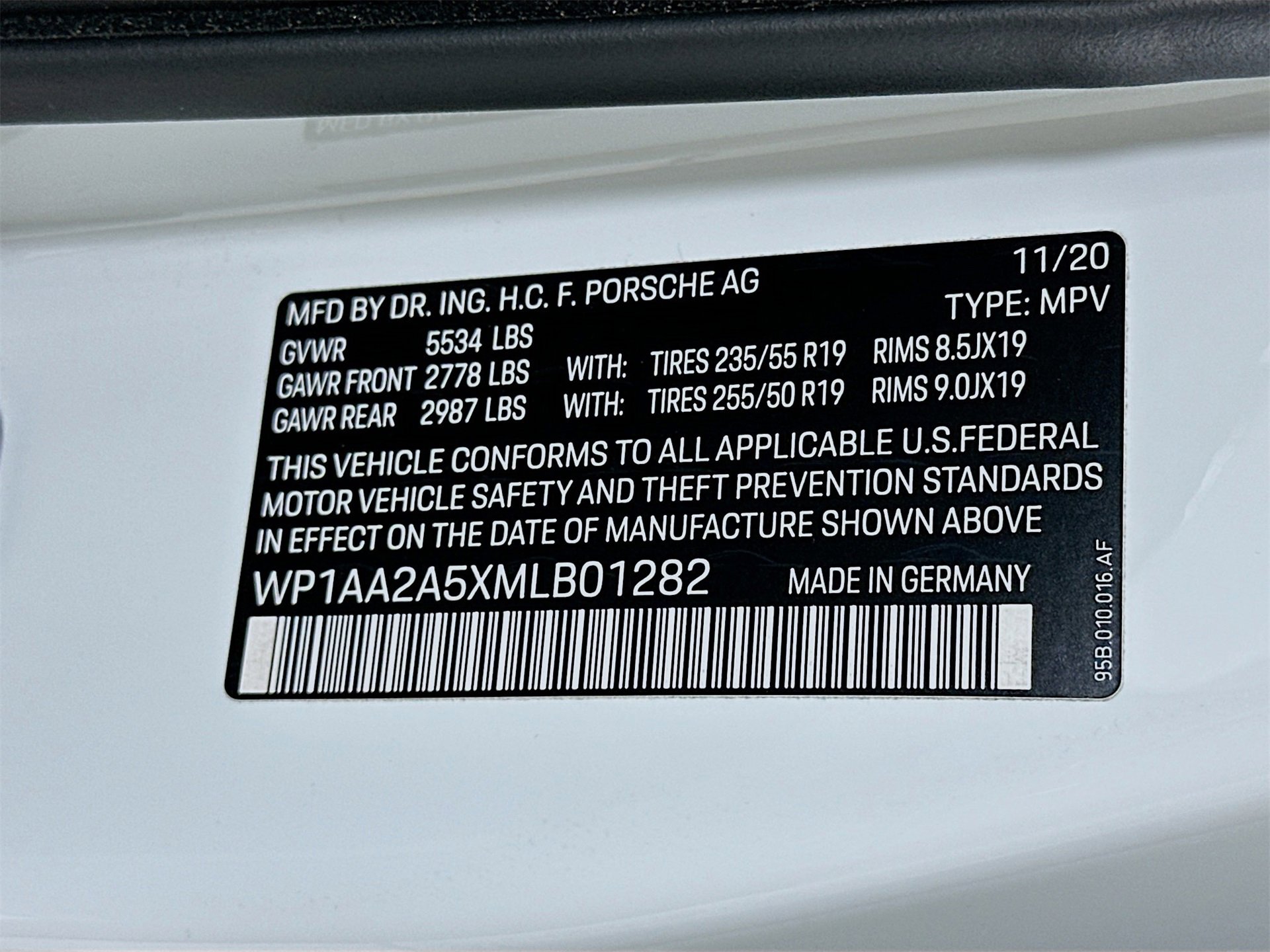 Used 2021 Porsche Macan image 34