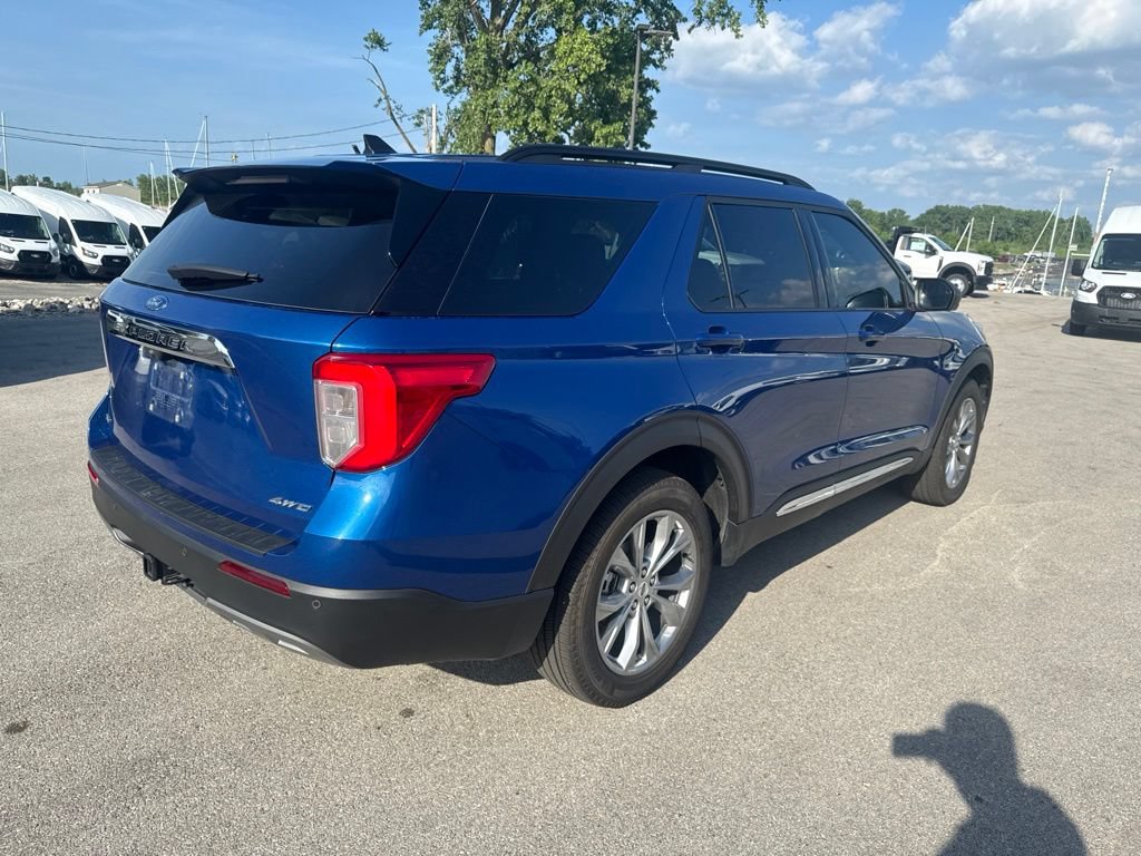 Used 2023 Ford Explorer XLT w/ Equipment Group 202A AWD/4WD image 3