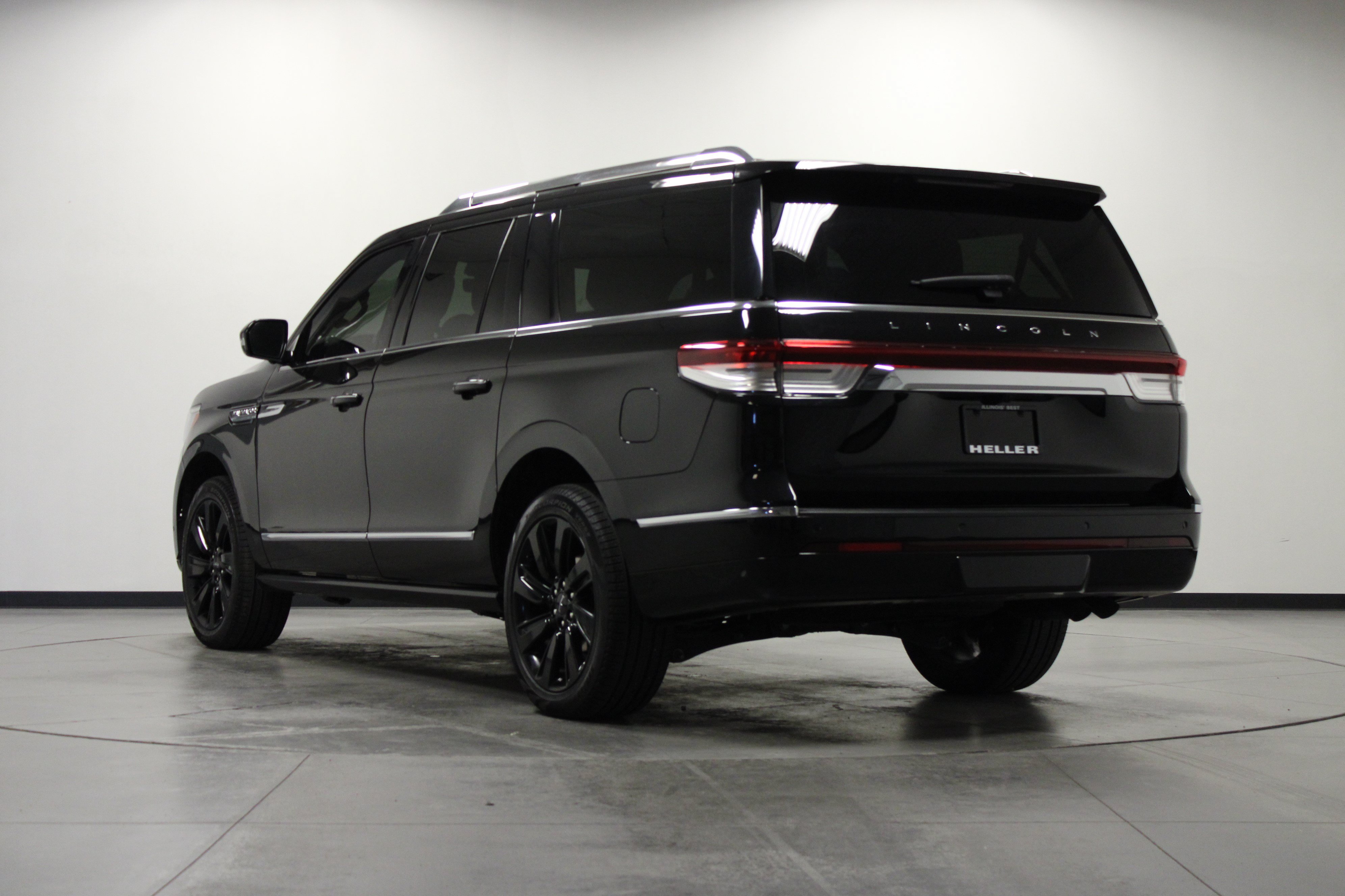 Used 2024 Lincoln Navigator L Reserve w/ Monochromatic Package AWD/4WD image 6