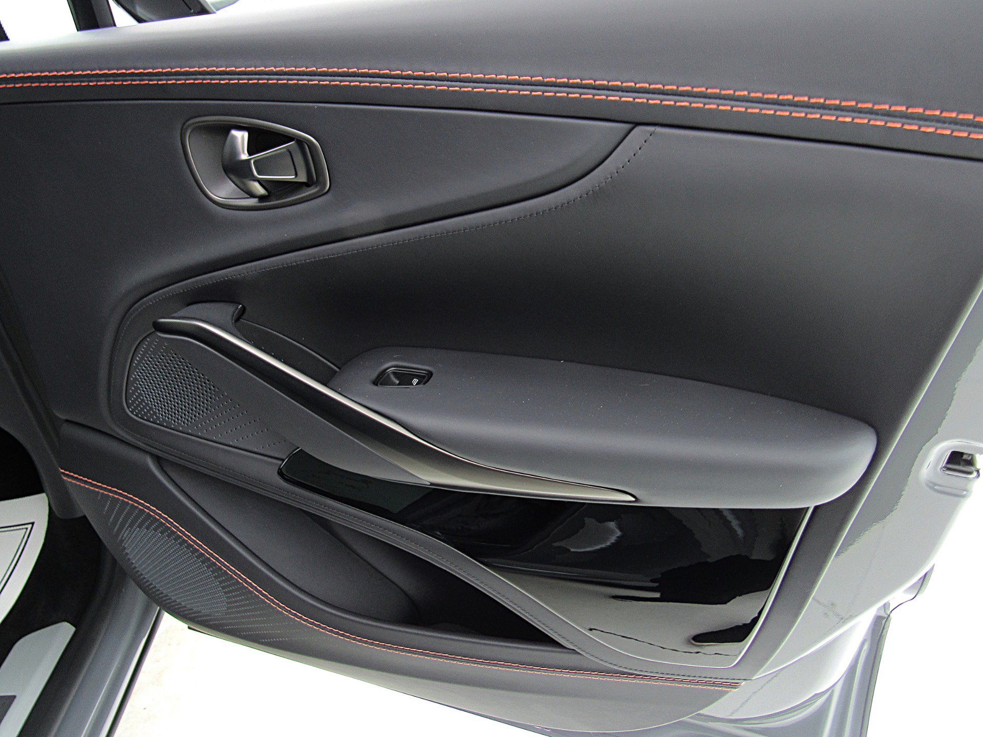 Used 2023 Aston Martin DBX AWD/4WD image 45