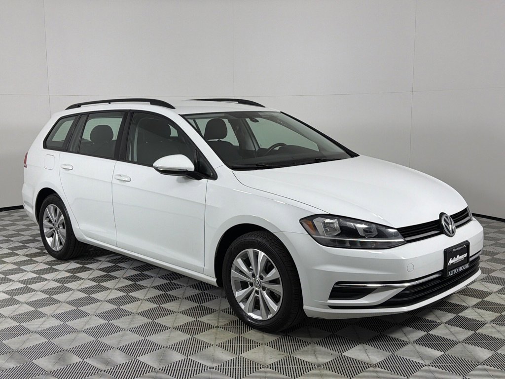 Used 2019 Volkswagen Golf S image 3