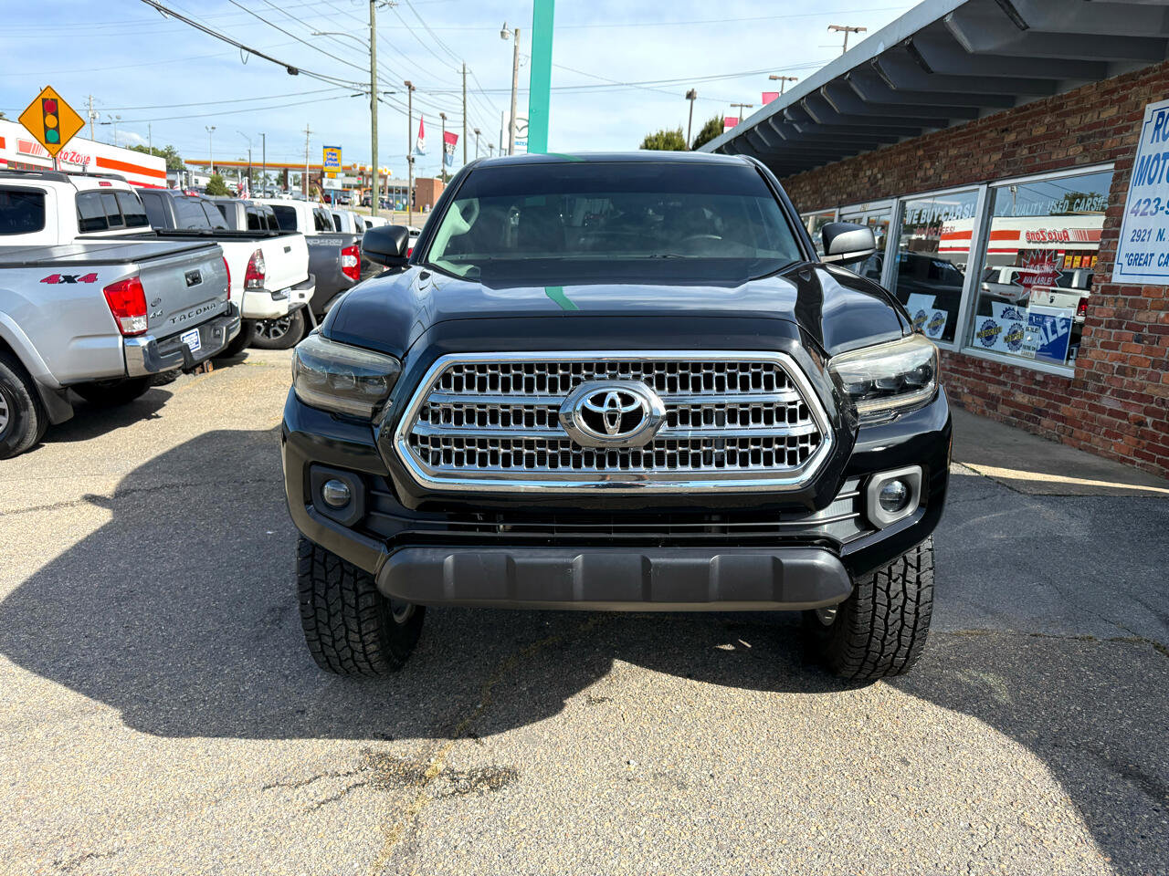 Used 2017 Toyota Tacoma SR image 8