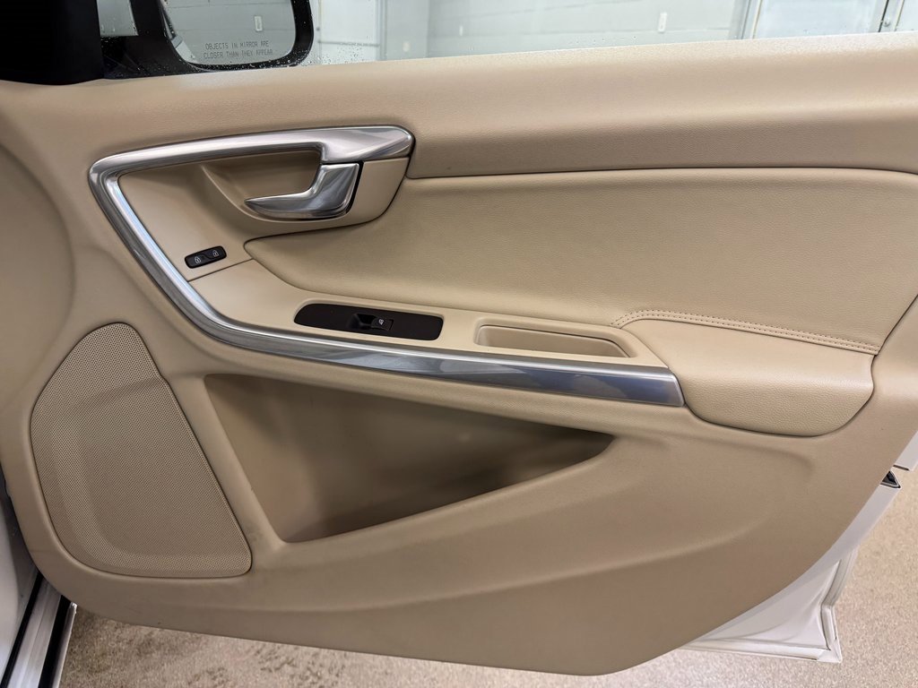 Used 2015 Volvo V60 T5 Premier Plus image 28