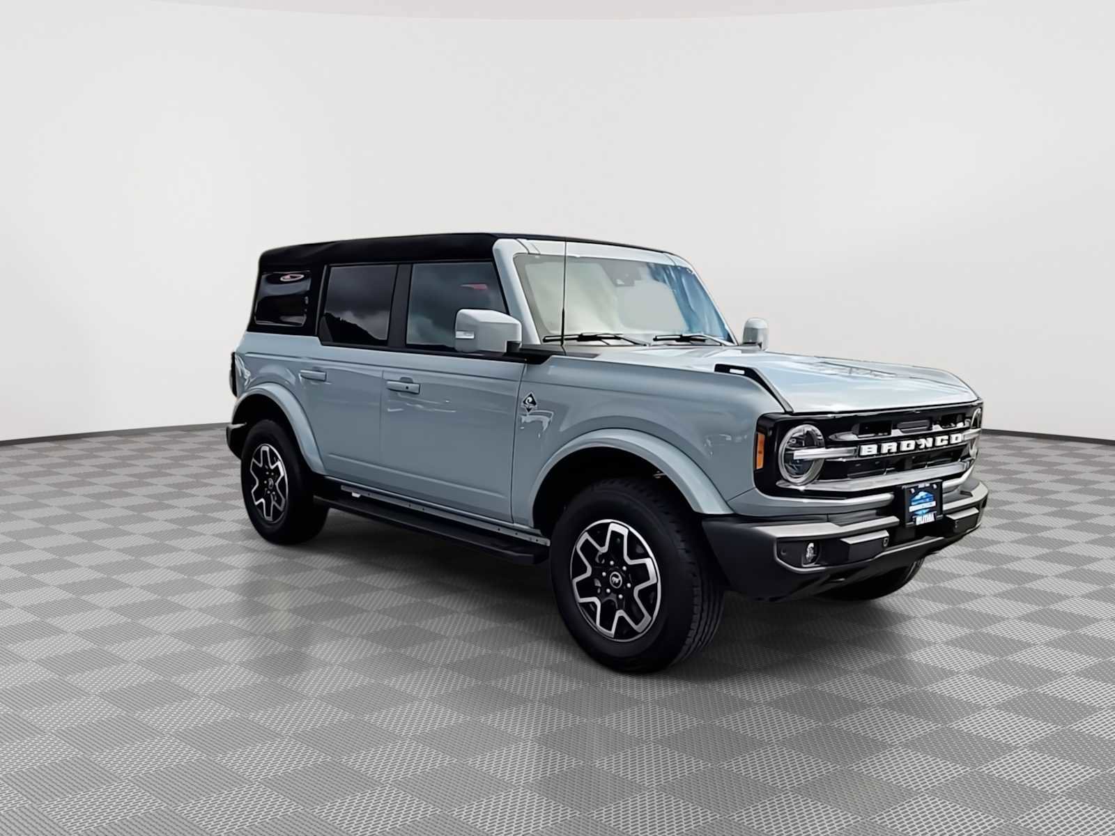 Used 2024 Ford Bronco Outer Banks image 2