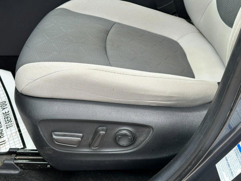 Used 2021 Toyota RAV4 XLE w/ Convenience Package image 18