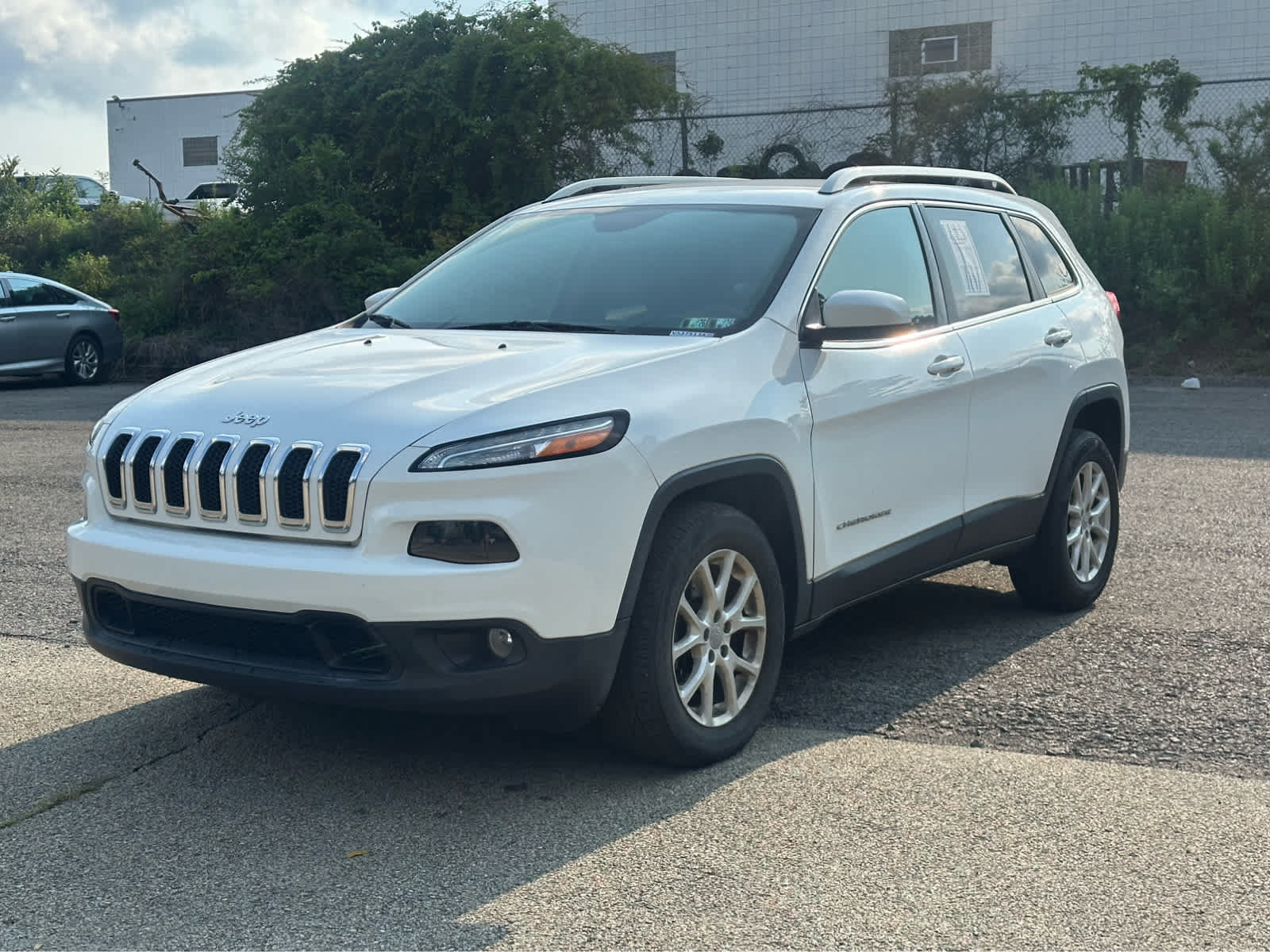 Used 2017 Jeep Cherokee Latitude w/ Cold Weather Group AWD/4WD video 1