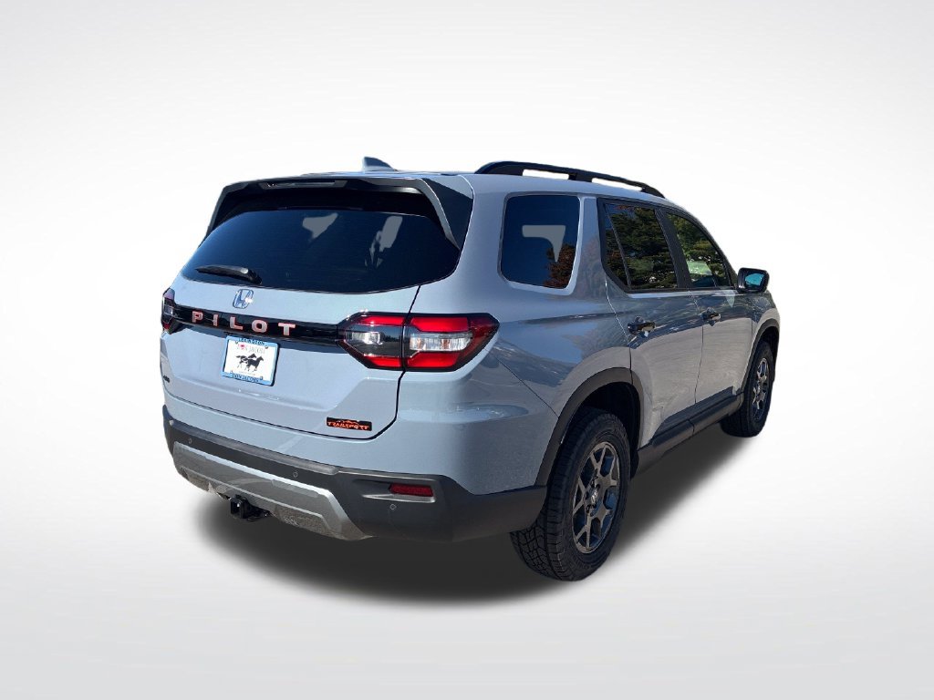 New 2026 Honda Pilot TrailSport image 3