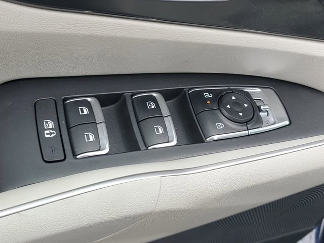 Certified 2025 Kia Sorento S image 15