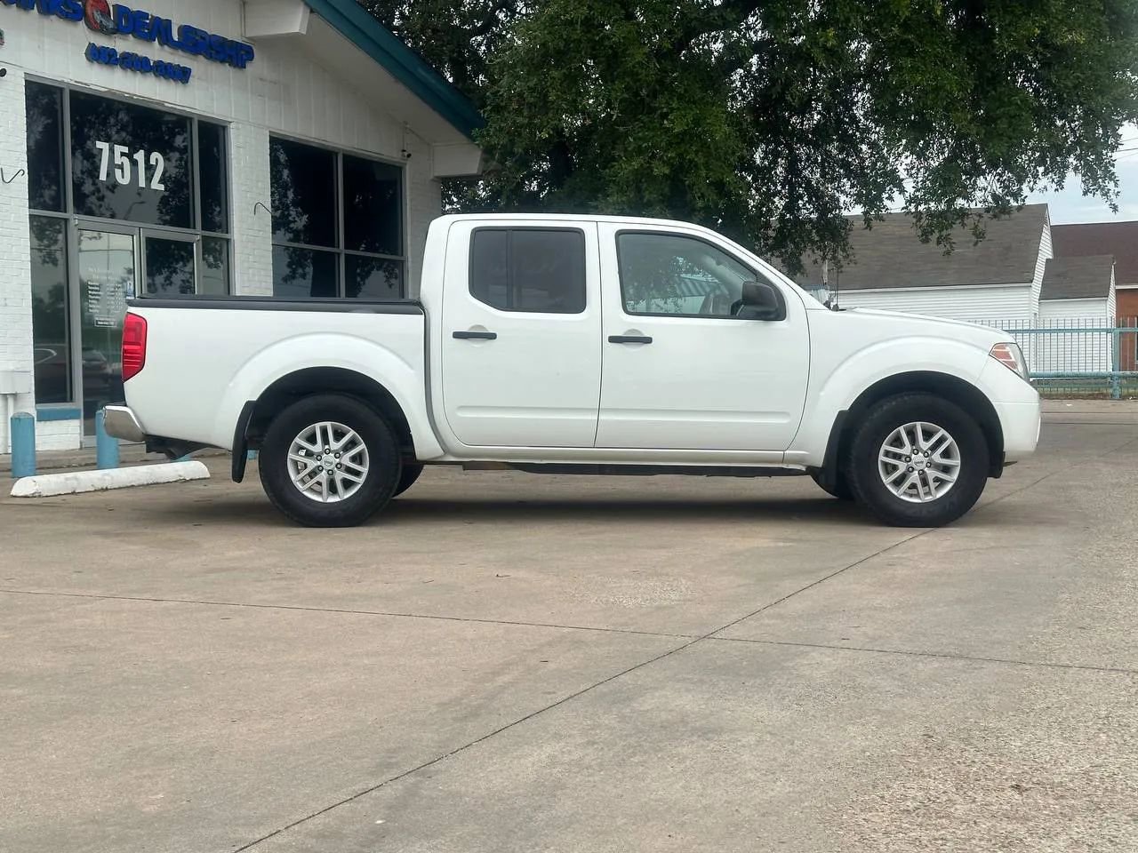 Used 2017 Nissan Frontier SV w/ SV Value Truck Package AWD/4WD image 2