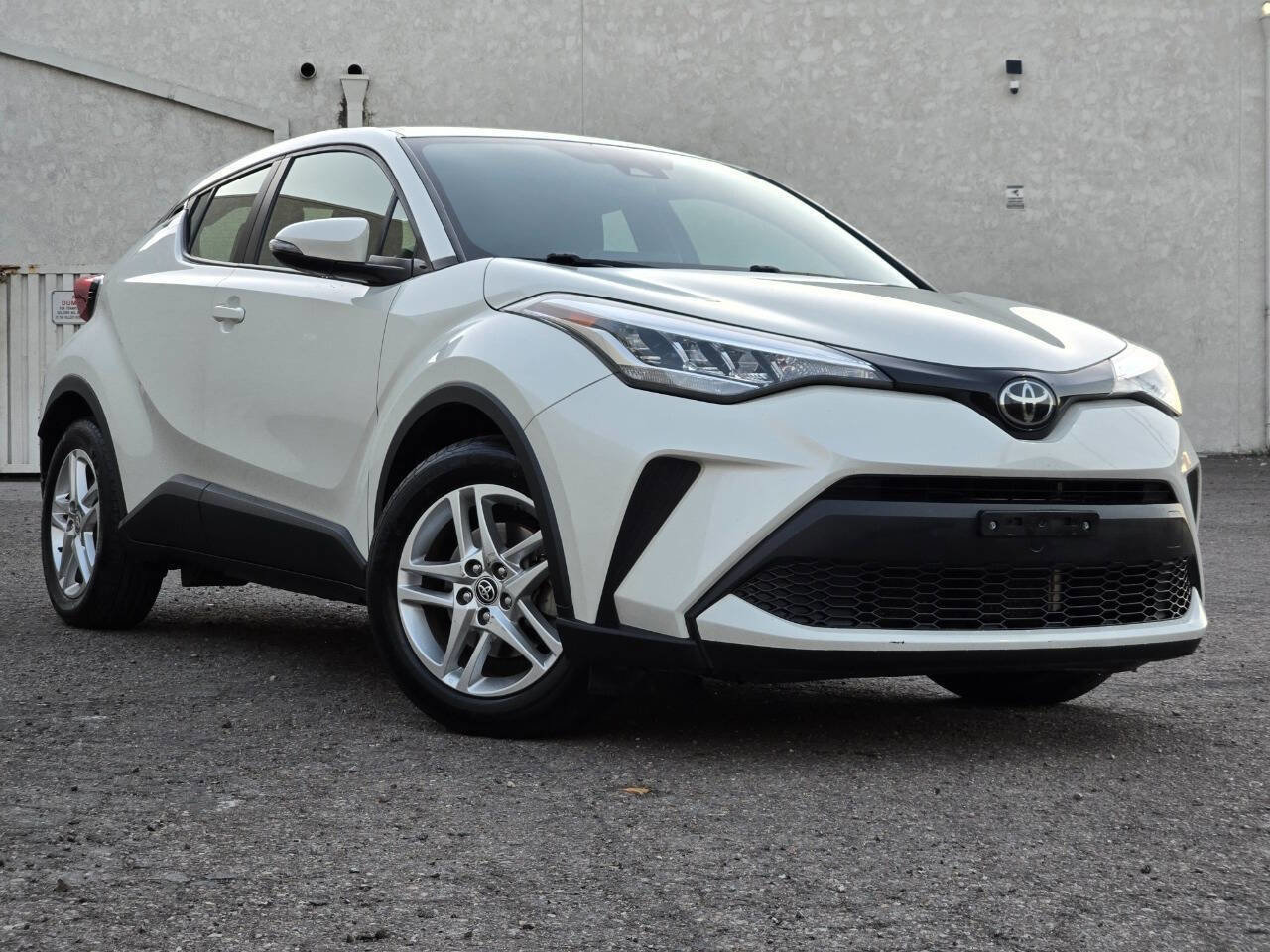 Used 2021 Toyota C-HR LE image 3