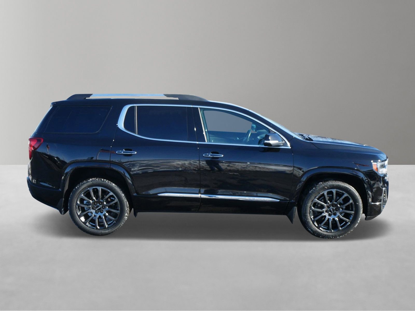 Used 2023 GMC Acadia Denali w/ Black Diamond Edition image 3