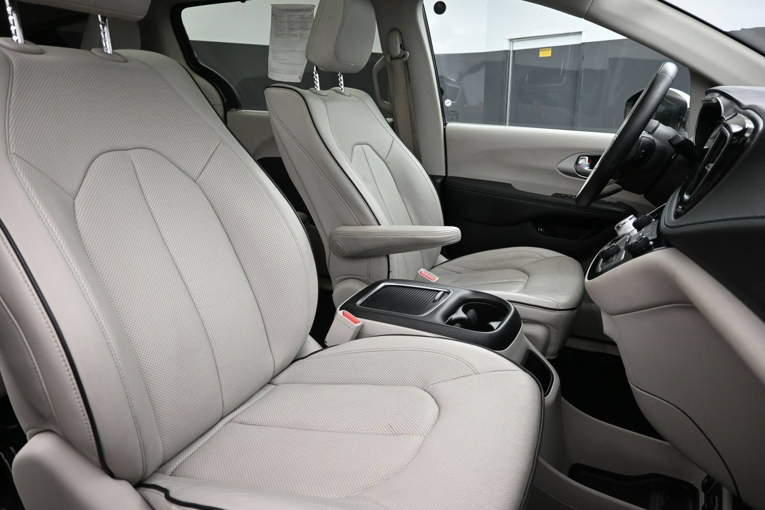 Used 2018 Chrysler Pacifica Limited w/ Advanced Safetytec Group FWD image 28