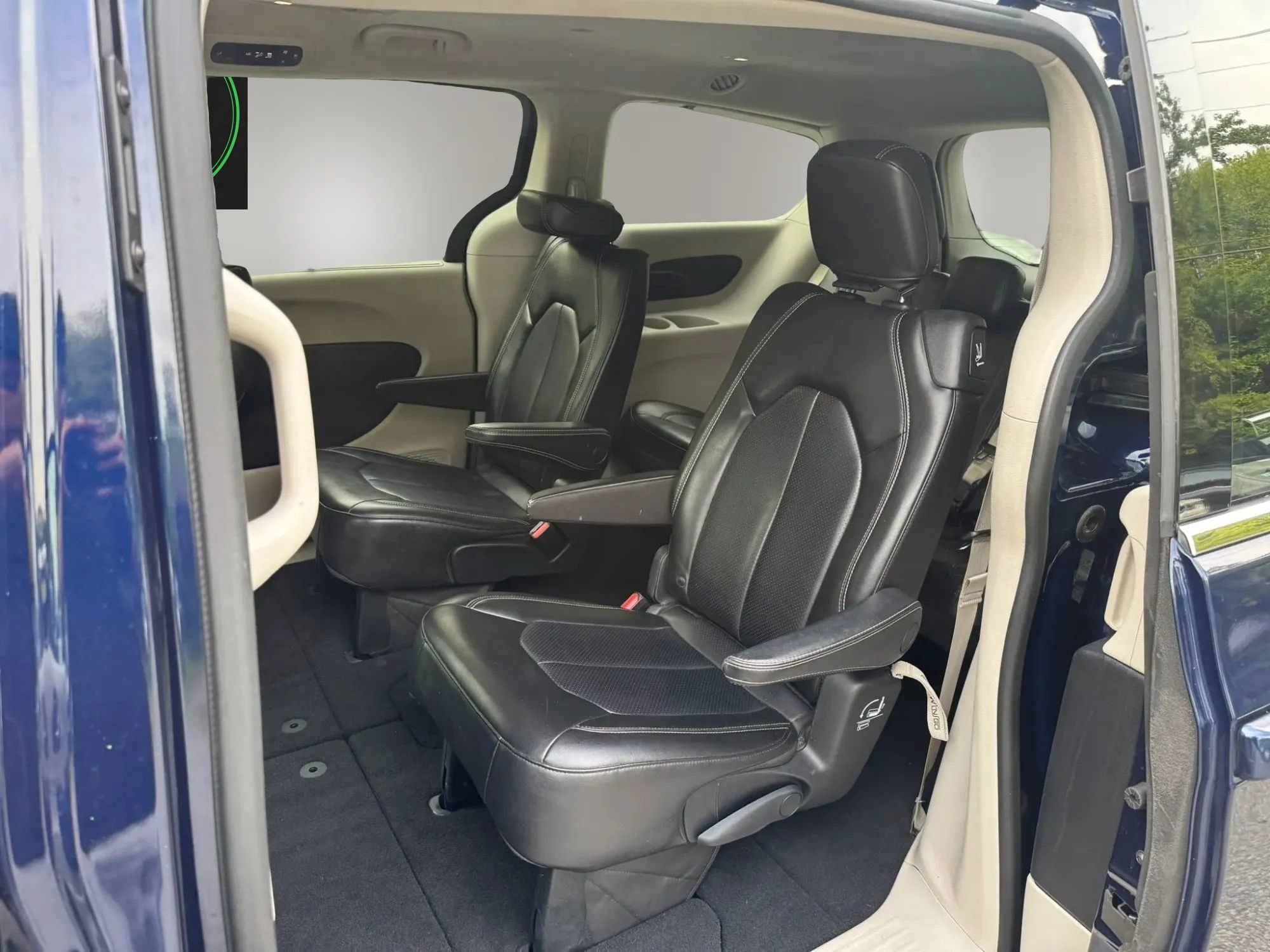 Used 2020 Chrysler Voyager Lxi FWD image 20