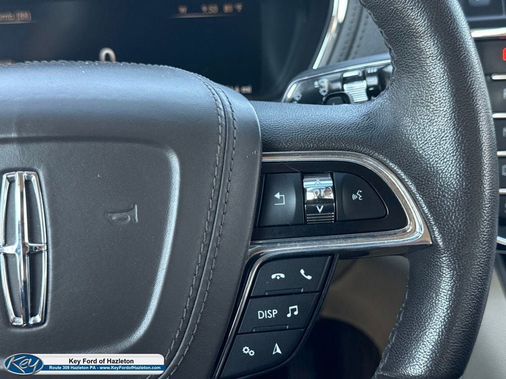 Used 2018 Lincoln Continental Premiere AWD/4WD image 25