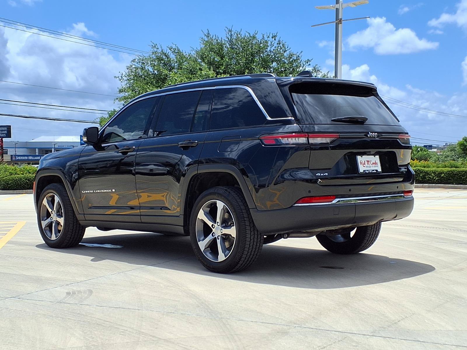 Used 2023 Jeep Grand Cherokee Limited AWD/4WD image 7