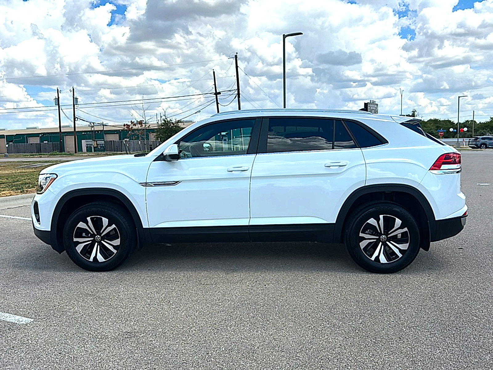 Used 2025 Volkswagen Atlas Cross Sport SE FWD image 5