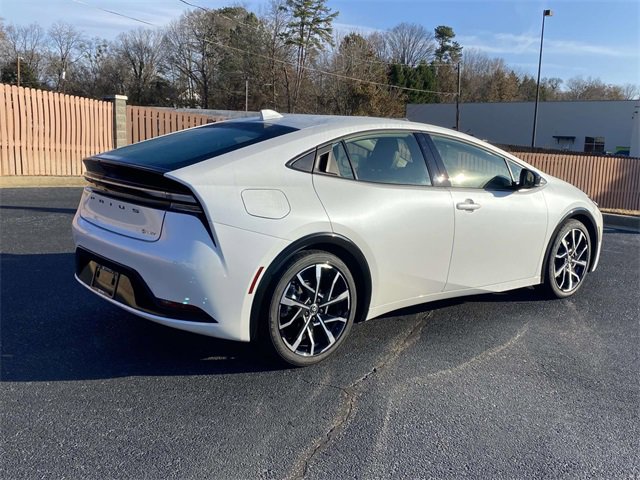 Used 2025 Toyota Prius Plug-In Hybrid image 6