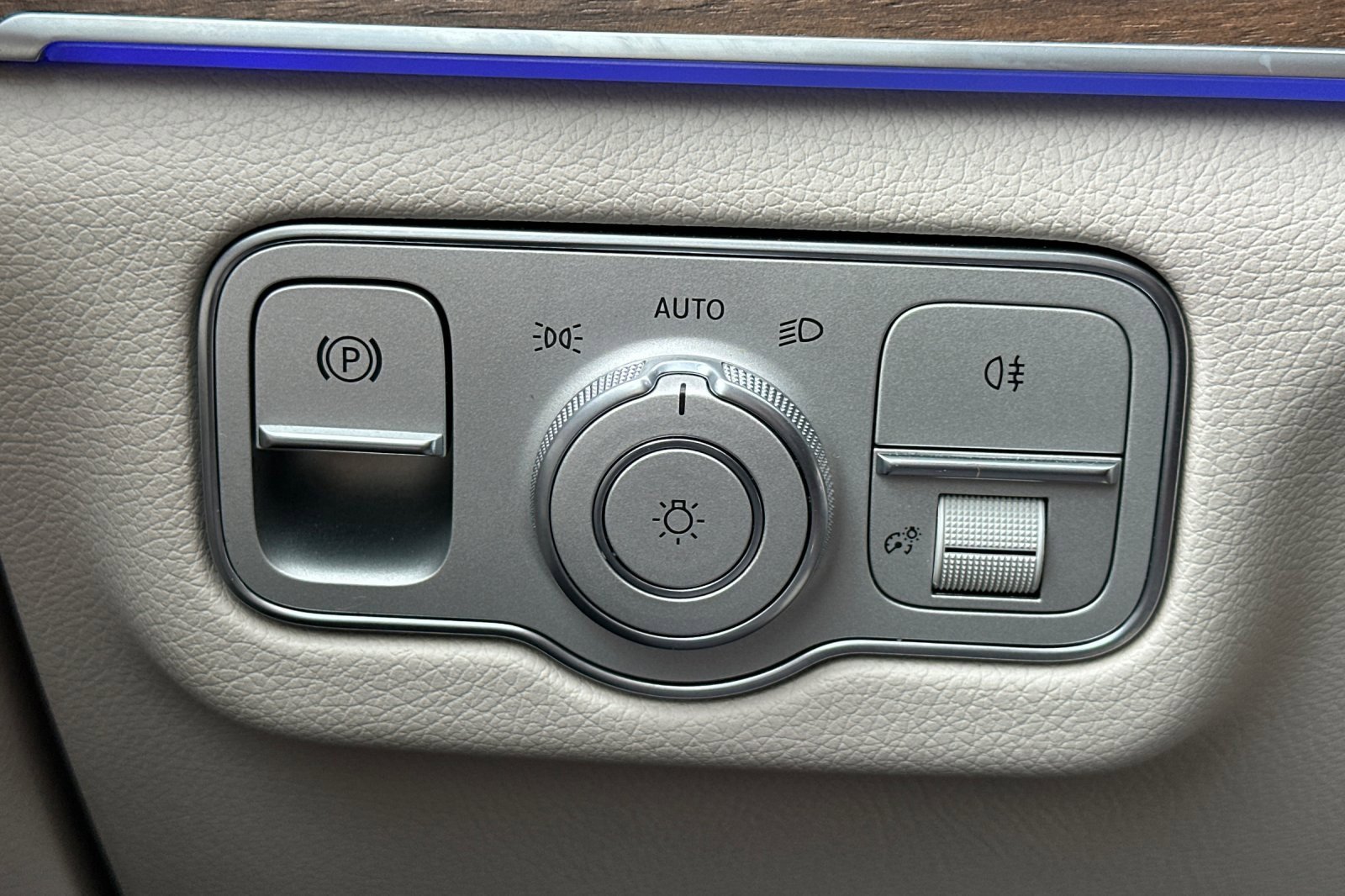 Certified 2025 Mercedes-Benz GLS 450 4MATIC image 33