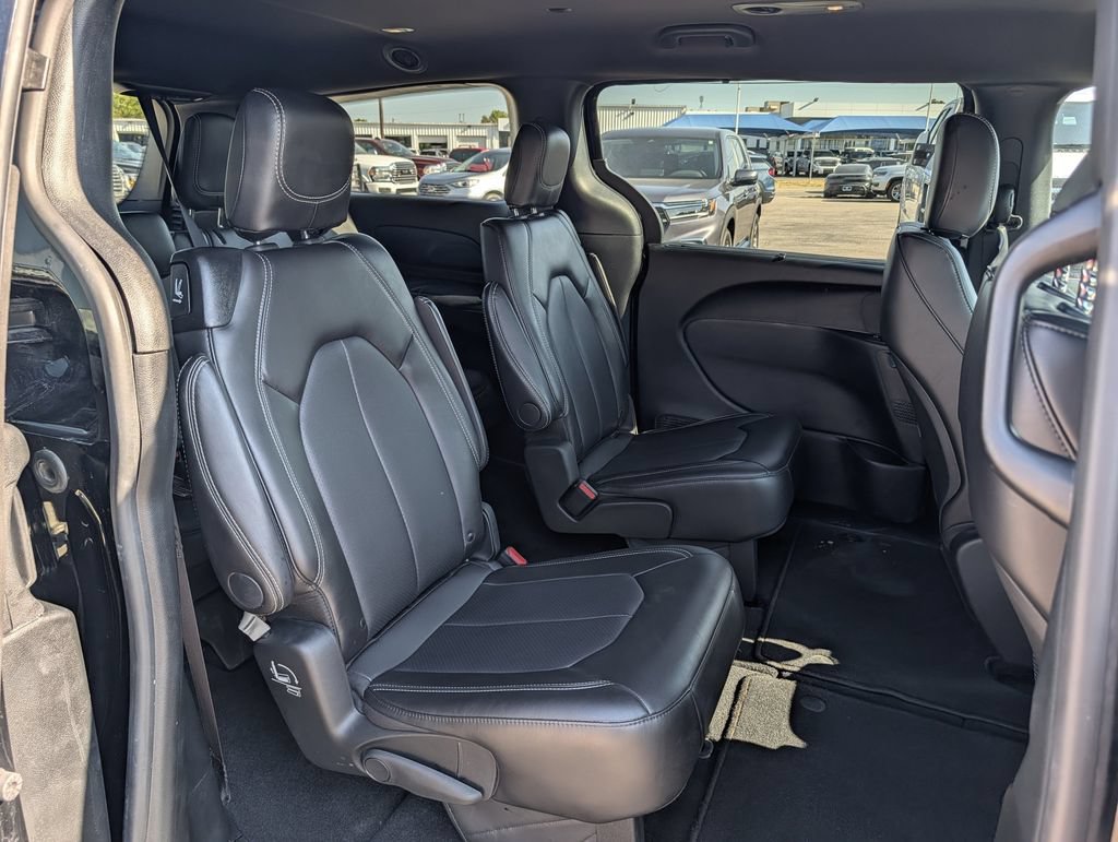 Used 2026 Chrysler Pacifica Select FWD image 29