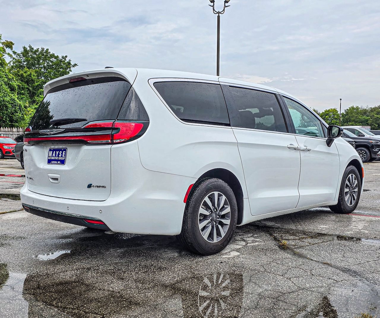 Used 2024 Chrysler Pacifica Limited FWD image 6